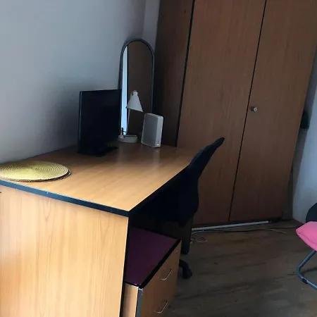 Appartement 1a Beautiful 3 Room, Private And Calm Apartment, Private Car Park, Full Equipped Kitchen, Private And Stable Wifi, One Minute To Tram Station, Smart Tv, Different Towels And Bedlines Etc Included, Whatsapp Support, No Additional Costs Mannheim