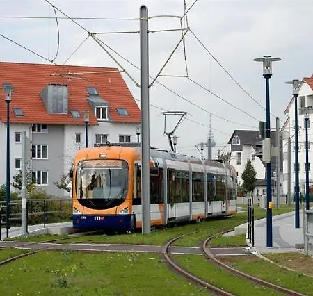 1a Beautiful 3 Room, Private And Calm Apartment, Private Car Park, Full Equipped Kitchen, Private And Stable Wifi, One Minute To Tram Station, Smart Tv, Different Towels And Bedlines Etc Included, Whatsapp Support, No Additional Costs Apartment Mannheim