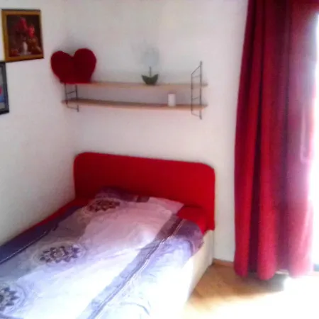 1a Beautiful 3 Room, Private And Calm Apartment, Private Car Park, Full Equipped Kitchen, Private And Stable Wifi, One Minute To Tram Station, Smart Tv, Different Towels And Bedlines Etc Included, Whatsapp Support, No Additional Costs *