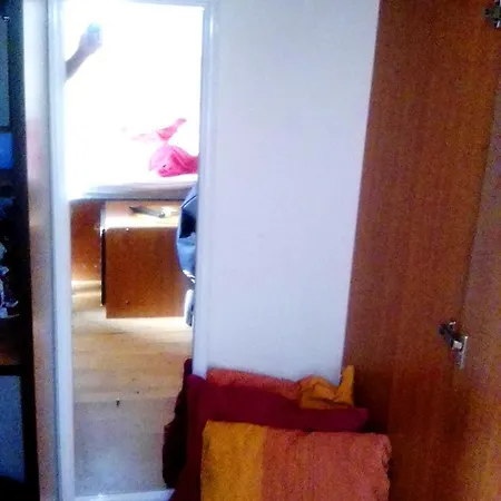 1a Beautiful 3 Room, Private And Calm Apartment, Private Car Park, Full Equipped Kitchen, Private And Stable Wifi, One Minute To Tram Station, Smart Tv, Different Towels And Bedlines Etc Included, Whatsapp Support, No Additional Costs Mannheim