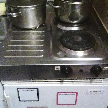1a Beautiful 3 Room, Private And Calm Apartment, Private Car Park, Full Equipped Kitchen, Private And Stable Wifi, One Minute To Tram Station, Smart Tv, Different Towels And Bedlines Etc Included, Whatsapp Support, No Additional Costs Appartement Mannheim