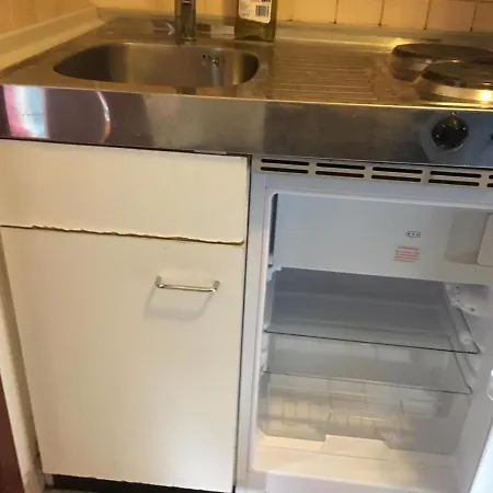 1a Beautiful 3 Room, Private And Calm Apartment, Private Car Park, Full Equipped Kitchen, Private And Stable Wifi, One Minute To Tram Station, Smart Tv, Different Towels And Bedlines Etc Included, Whatsapp Support, No Additional Costs Apartment Mannheim