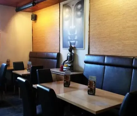 1a Beautiful 3 Room, Private And Calm Apartment, Private Car Park, Full Equipped Kitchen, Private And Stable Wifi, One Minute To Tram Station, Smart Tv, Different Towels And Bedlines Etc Included, Whatsapp Support, No Additional Costs Apartment Mannheim