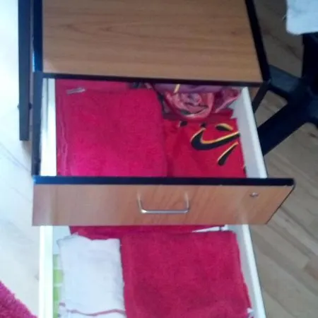 1a Beautiful 3 Room, Private And Calm Apartment, Private Car Park, Full Equipped Kitchen, Private And Stable Wifi, One Minute To Tram Station, Smart Tv, Different Towels And Bedlines Etc Included, Whatsapp Support, No Additional Costs Mannheim